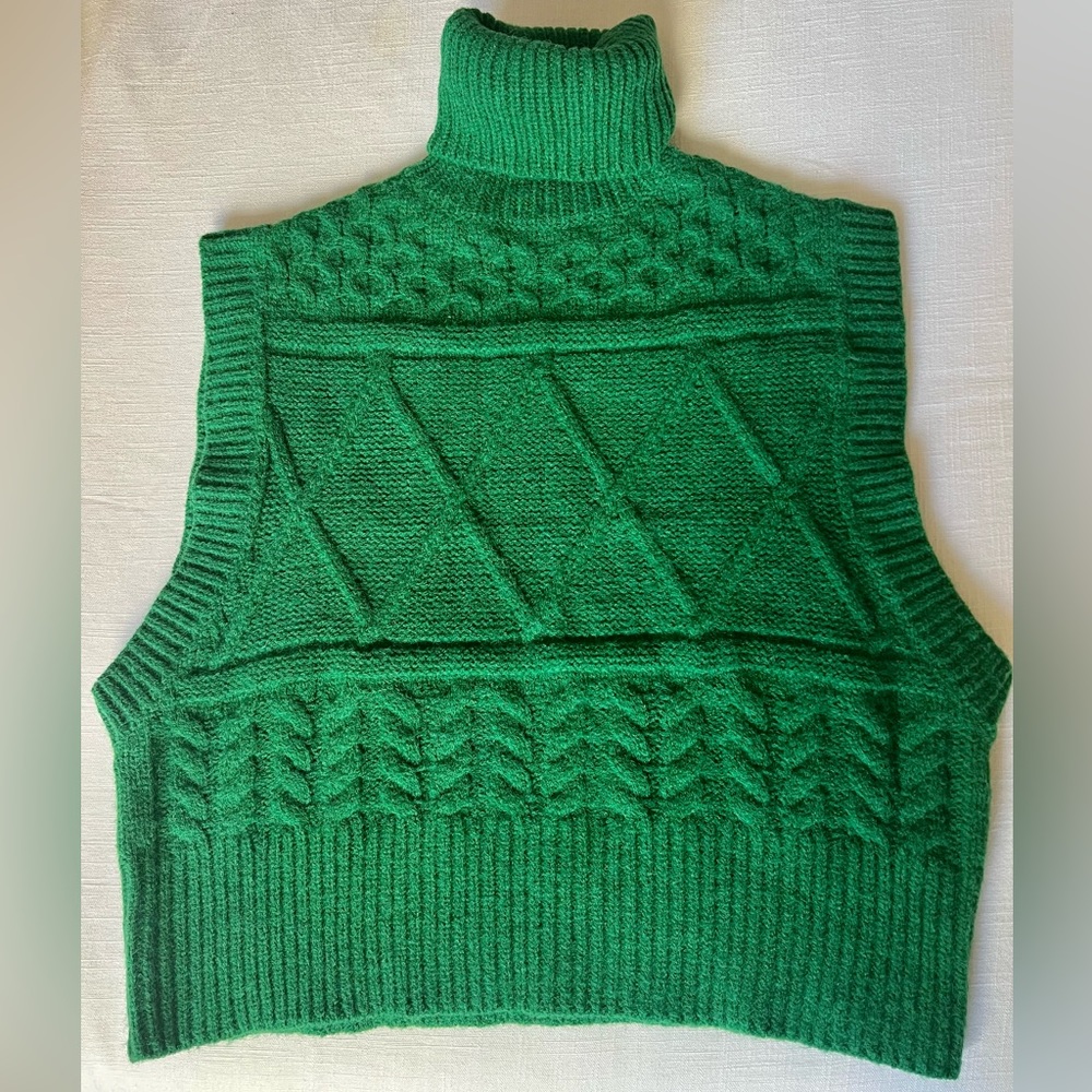 Nasty Gal Green Turtleneck Sleeveless Sweater Size S